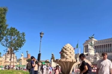 Rome Free Tour - Pine Cone Rome Story