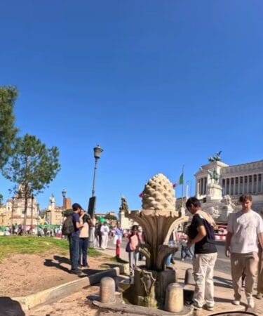 Rome Free Tour - Pine Cone Rome Story