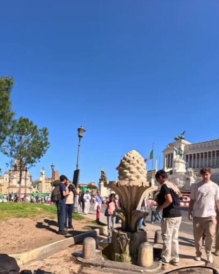 Rome Free Tour - Pine Cone Rome Story